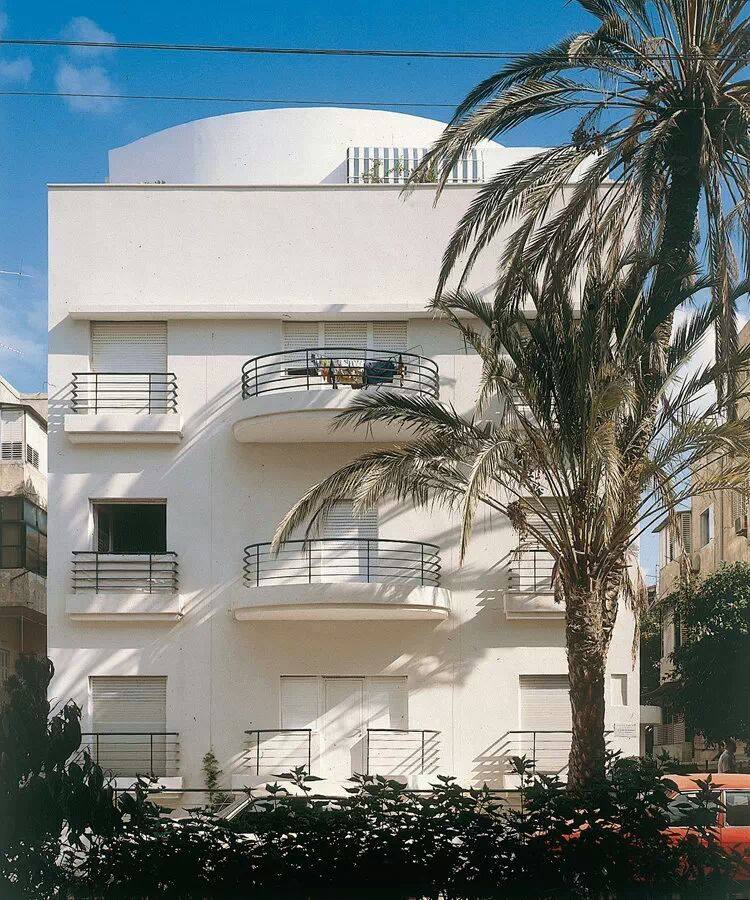 LA Skyline ; Upwards shot of a small portion of Los Angeles' skyline.